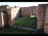 02305 ostia - regio v - insula xi - portico del monumento repubblicano (v,xi,4) - porticus - 4. laden - bli ri sueden - 01-2024.jpg